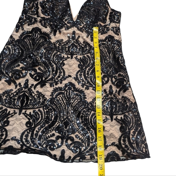 Elegant Black Lace Dress - Picture 9 of 10